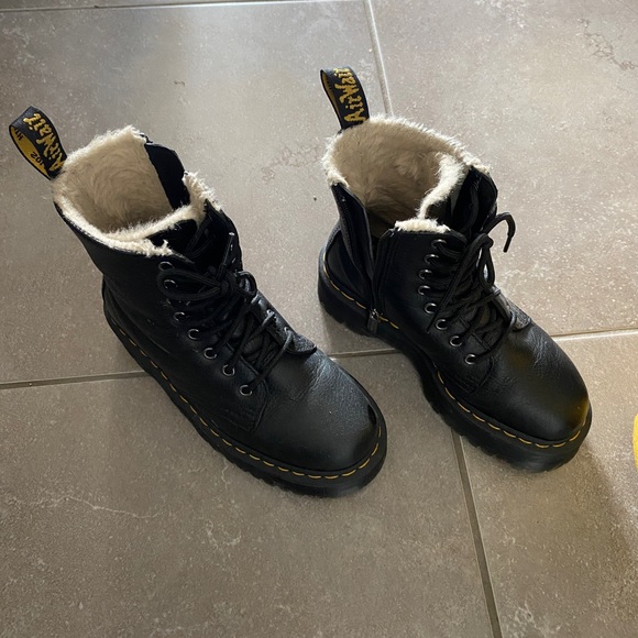 dr. Martins size 6 platform - Picture 2 of 2